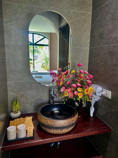Bathroom 3, Tam Coc mountain view Villa, Hoa Lư