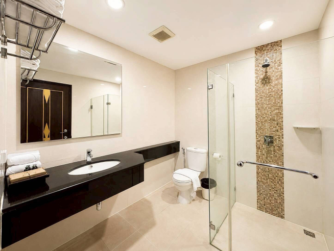 Bathroom 5, Royal Heritage Pavilion Hotel, Pattaya