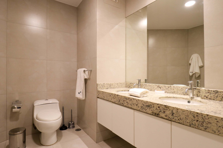 Room 4, w Graceful 1BR With Balcony in Miraflores, Lima