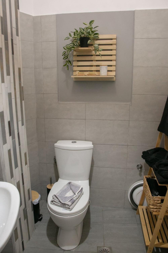 Bathroom 3, Aerides Studios, Attica