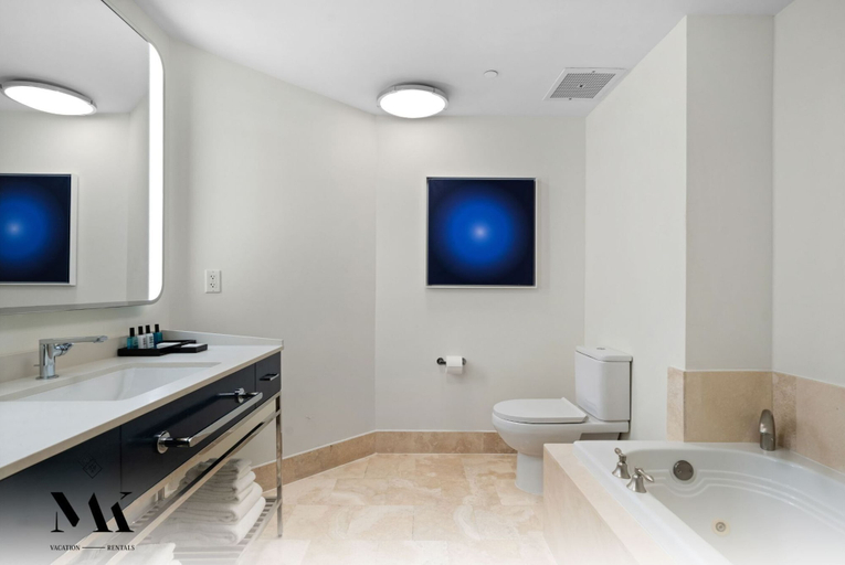 Bathroom 2, Tresor 2-1117, Miami-Dade