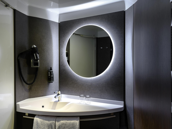Bathroom 5, ibis Muenchen Parkstadt Schwabing, München
