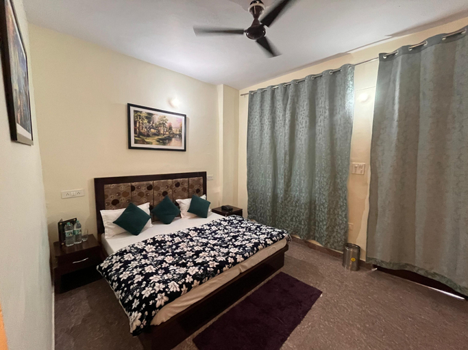 Room 4, Hotel AAA And Restaurant, Rudraprayag