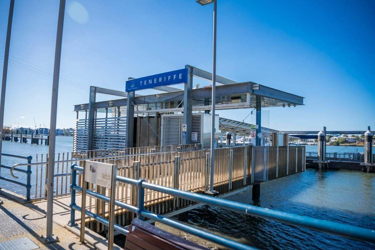 Interior 3, Luxury Water Views ~ 2bed/2bath/1car/pool, Newstead