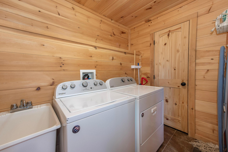 Interior 2, Smoky's Grand View, Sevier