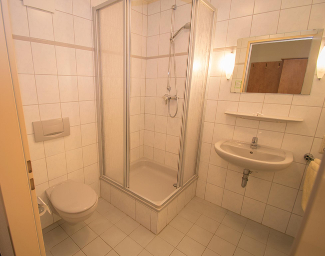 Bathroom 5, Landhotel Ringelsteiner Muhle, Cochem-Zell