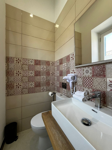 Bathroom 4, Central Hostel Malta