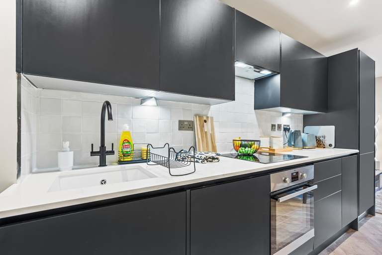 Room 4, Stylish 1 Bed Flat in Birmingham City Centre, Birmingham