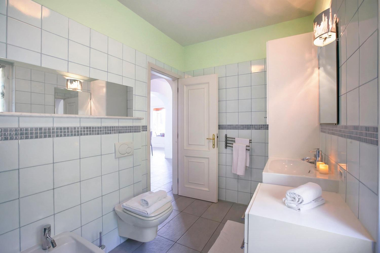 Bathroom 2, Villa Lakecomo Ritrovo, Como