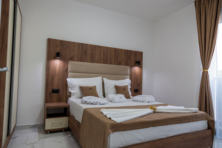 Room 5, Vila Romansa