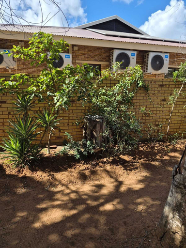 Property grounds, Fox Inn Guesthouse Lephalale, Waterberg