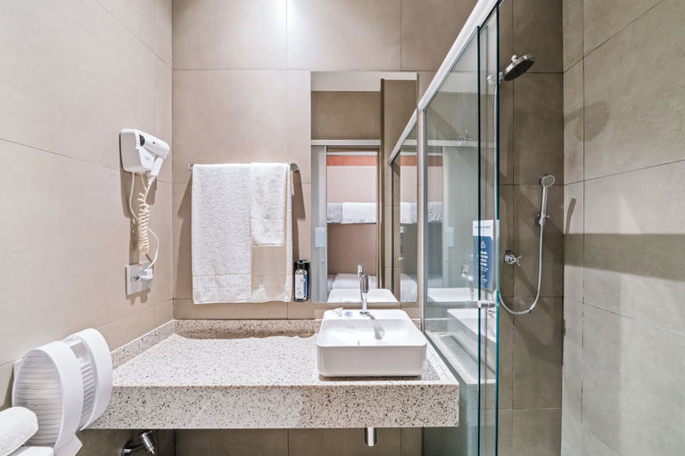 Bathroom 3, Fast Sleep Guarulhos by Slaviero Hotéis, Guarulhos