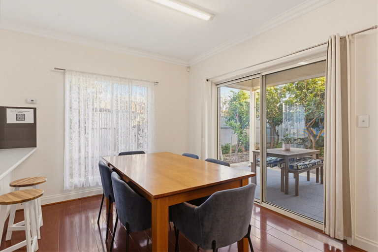 Living room 5, Family-friendly 4-bed Home With Parking, Adelaide