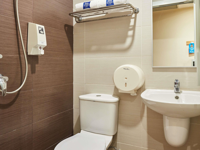 Bathroom 4, ibis budget Singapore West Coast, Singapore