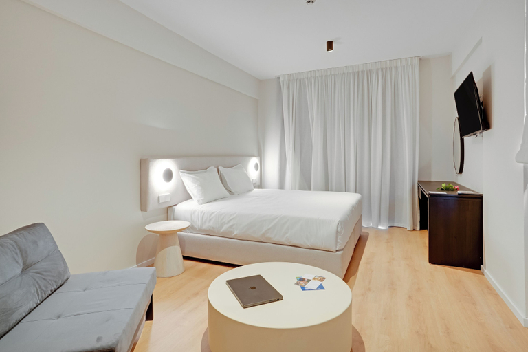 Bedroom 3, Captain Karas Holiday Apartments