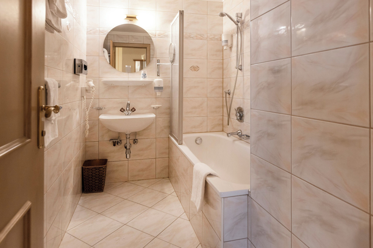Bathroom 3, Heart Hotel Nordstern, Schwaz