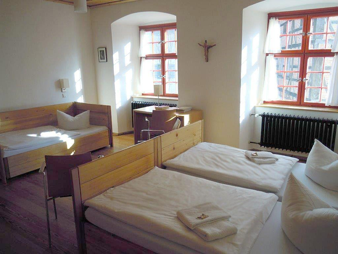 Bedroom 4, Tagungshaus Kloster Heiligkreuztal, Biberach