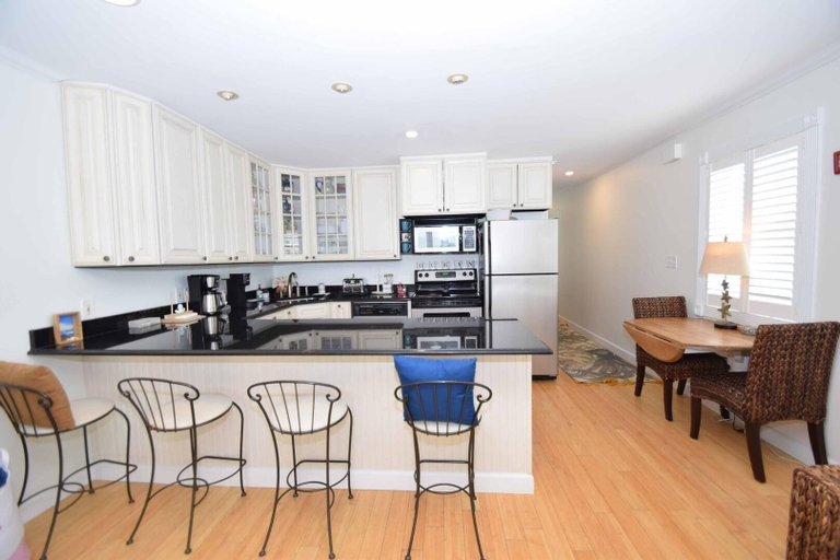 Private kitchen 5, Beachcrest 8 1 Bedroom Condo, Worcester