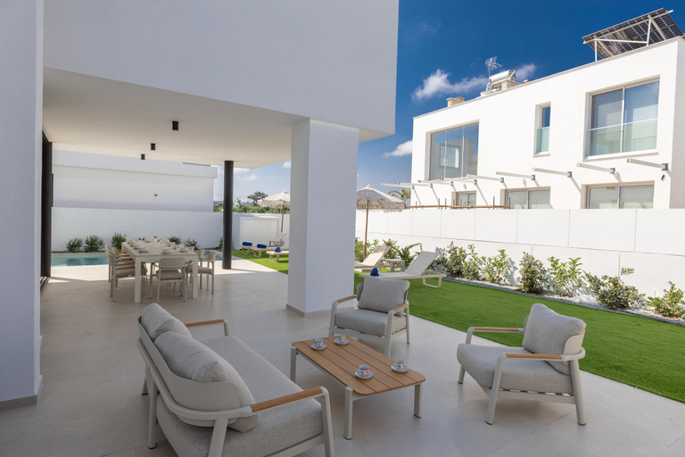 3, New 4 bedroom villa with pool, 100 Meters from the beach