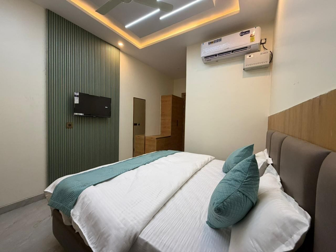 Room 3, Hotel Kanta Kuteer Barsana, Mathura