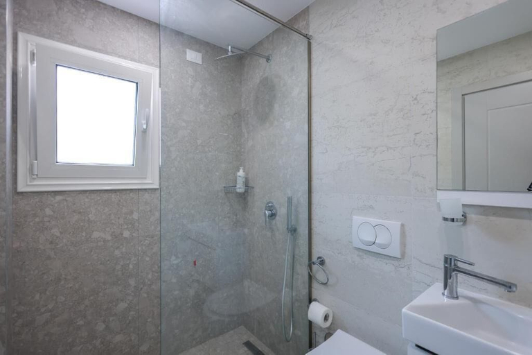 Bathroom 4, Beach Guesthouse, Durrësit