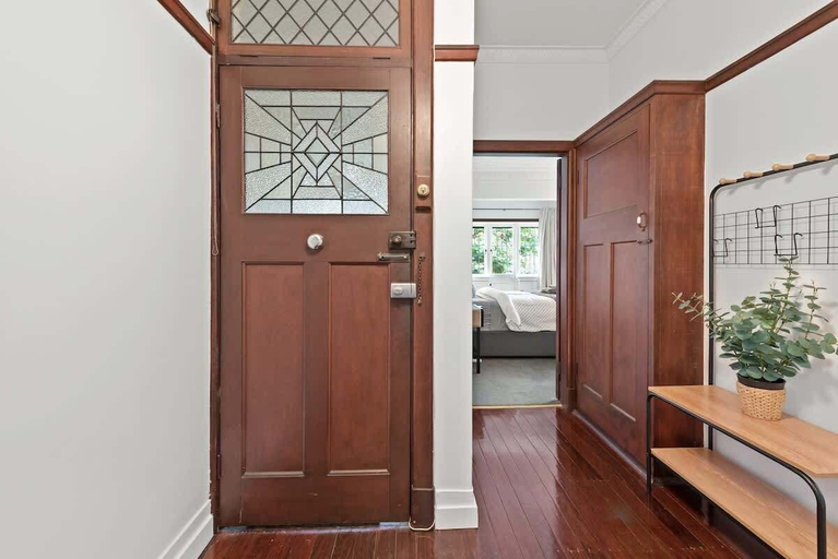 Interior 2, Art Deco in Ascot! ~ 2 Bed / 1 Bath / 1 Car, Albion