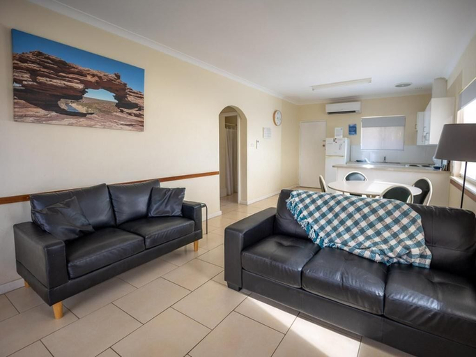 Living area 2, Apiwa Pelican Beach Front Apartments Kalbarri, Northampton