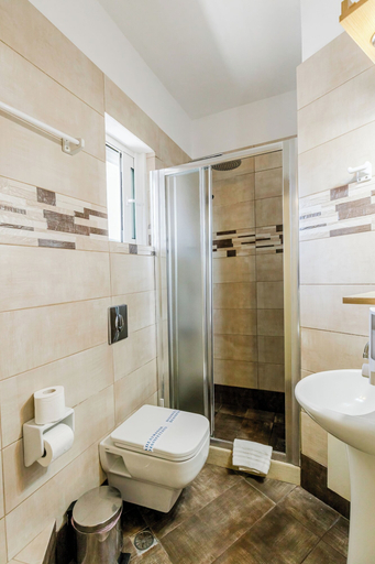 Bathroom 4, Filoxenia Hotel, Peloponnese