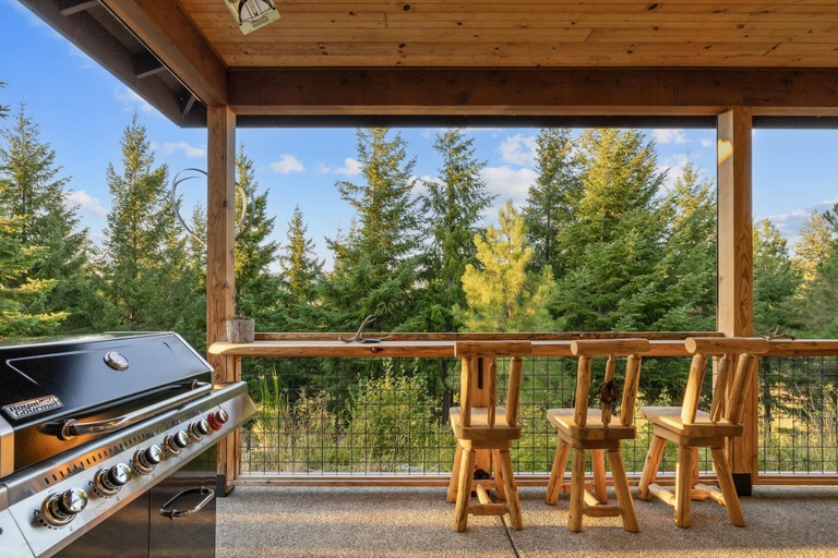 Room 5, Treetop Escape Hottub BBQ In Outdoor Fireplace, Kittitas