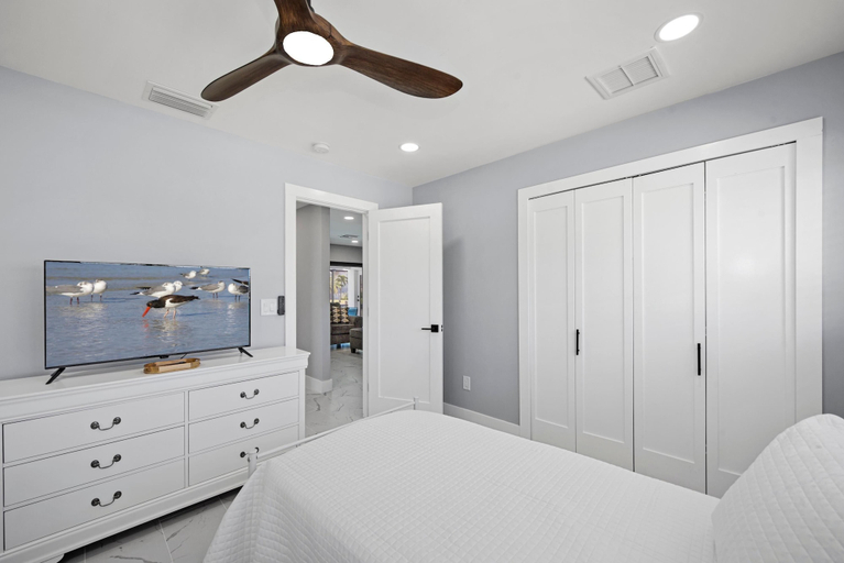 Bedroom 2, Ibis Landing, Lee