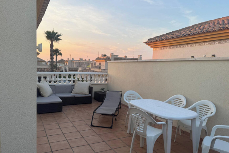 Outdoor dining 3, 3 Bed Villa Sleeps 6 -shared Pool -private Terrace, Alicante
