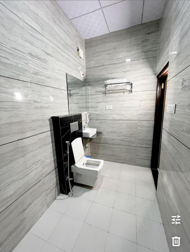 Bathroom 2, Hotel G9 Bhilwara, Bhilwara