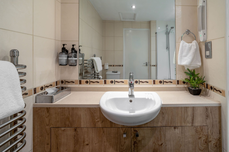 Bathroom 4, The Royal Hotel, North Yorkshire