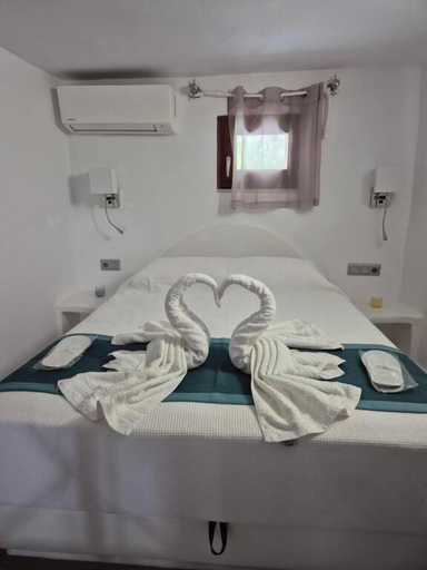 Bedroom 3, Primrose Apartments, South Aegean