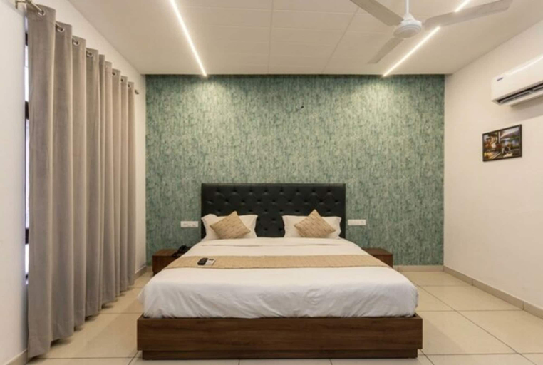 Room 5, Hotel Amaltas Nayagaon By OTABoostup, Sahibzada Ajit Singh Nagar