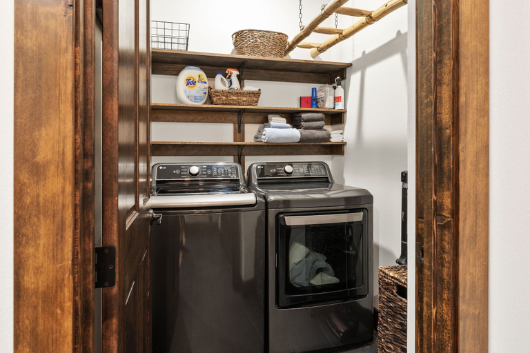 Room 4, Treetop Escape Hottub BBQ In Outdoor Fireplace, Kittitas