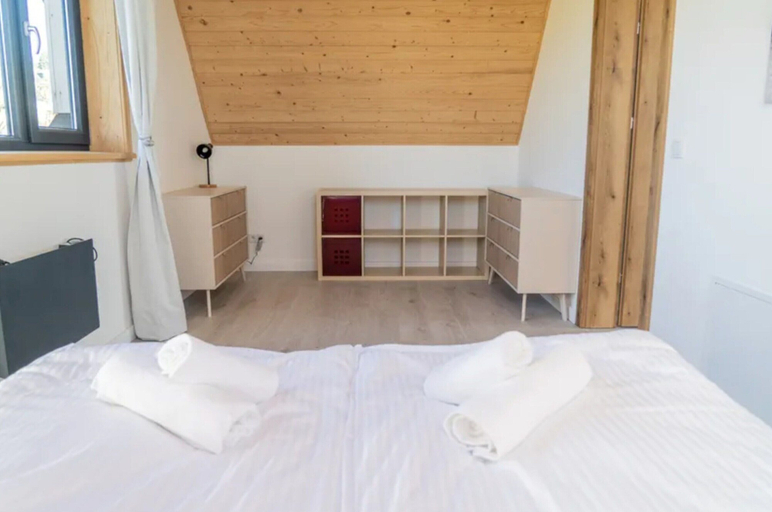 Room 2, Large Holiday Villa With Sauna and Mountain Views, Tatra