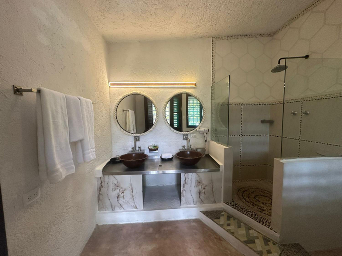 Bathroom 3, Maria's Kan Kin, Isla Mujeres