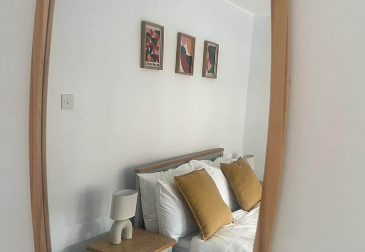 Room 5, 2 Bed Apartment Sleeps 4 - Free Parking, Belfast