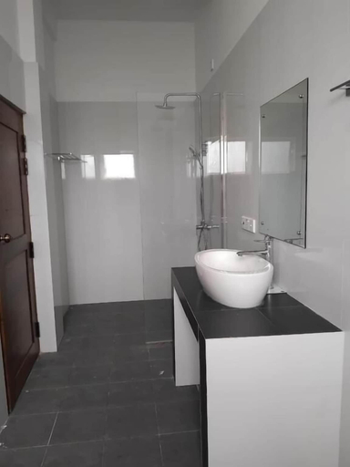 Bathroom 4, Esha Beach Resort - Trincomalee, Trincomalee Town and Gravets