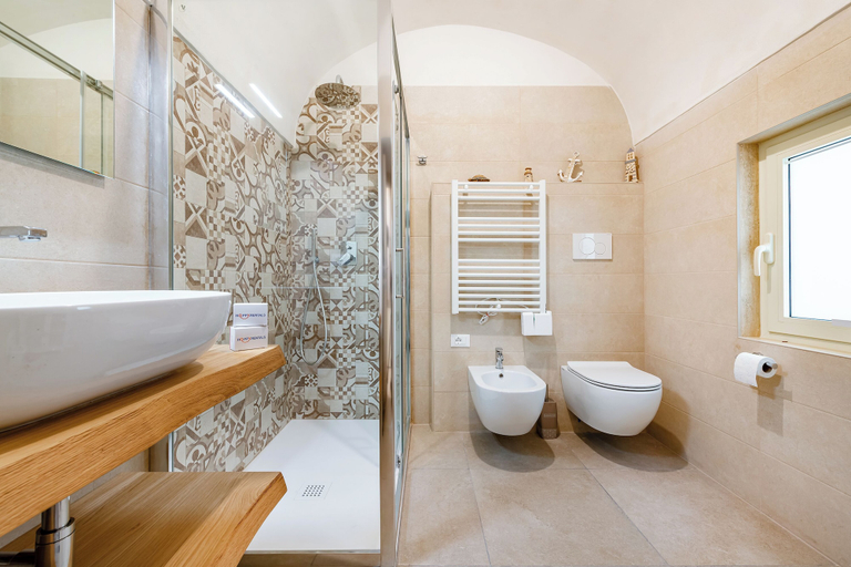 Bathroom 2, Civico 72 Monopoli, Bari