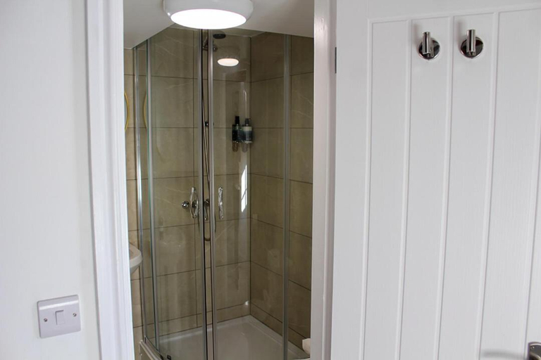 Bathroom 5, Old Grey Mare, York