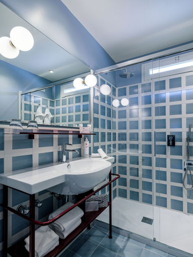 Bathroom 5, Hotel Plaza, Napoli