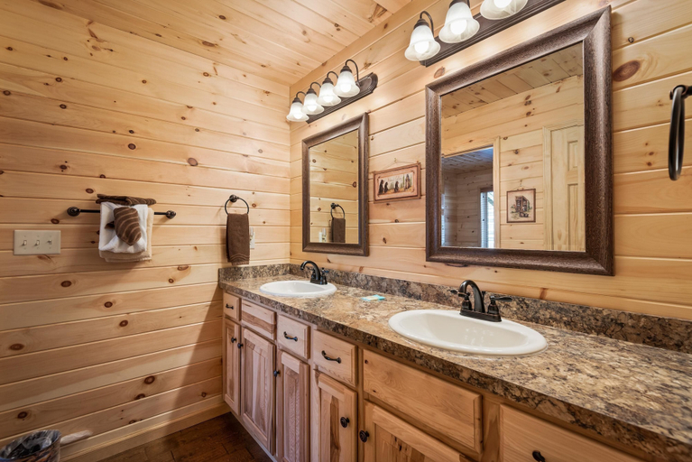 Bathroom 2, Key to Heaven, Sevier
