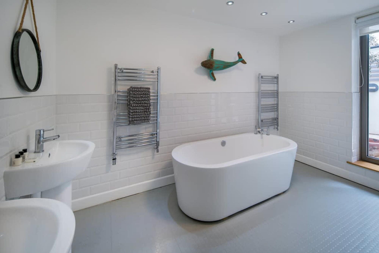 Room 3, Windchasers Unique 3 bed Duplex With hot tub, Isle of Wight
