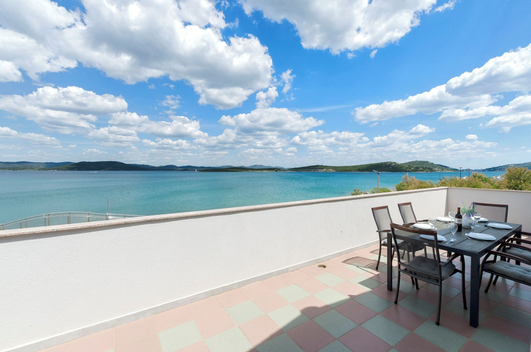 Others 4, Apartment Denko by the sea, Murter