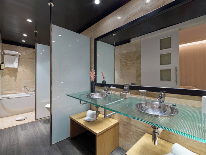 Bathroom 5, H10 Marina Barcelona, Barcelona