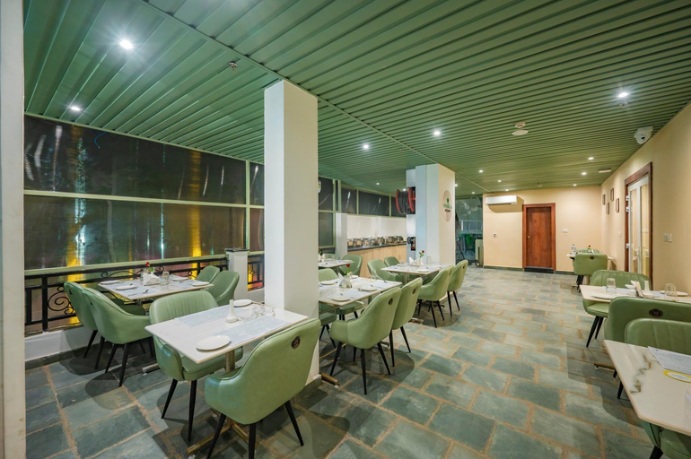 Food & Drinks 5, Four Leaf Hotel Arjuna Manor, Varanasi, Varanasi