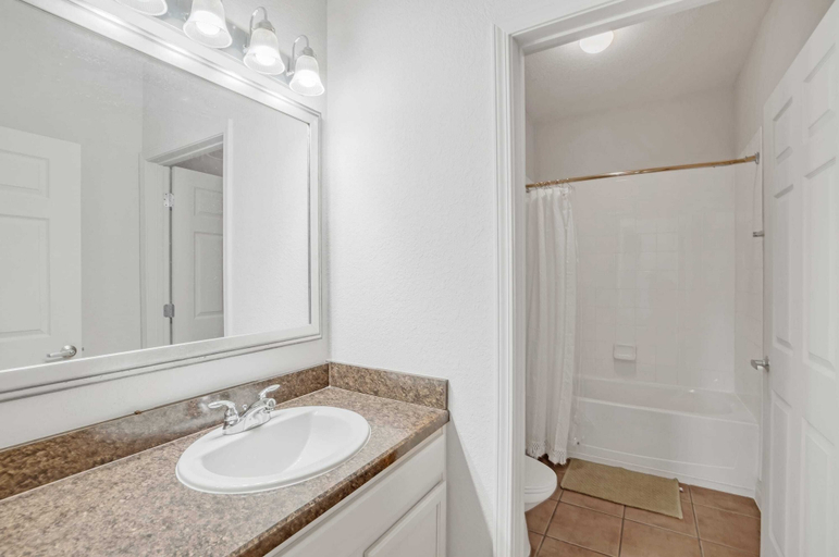 Bathroom 4, Upstay Large Family Condo w Pool, Sauna, Orange
