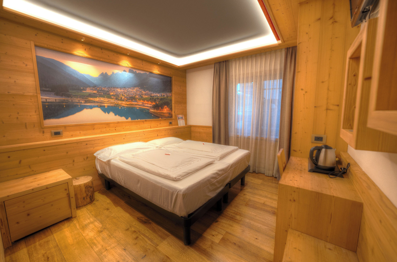 Bedroom 3, Hotel Serena - Tre Cime Views, Belluno